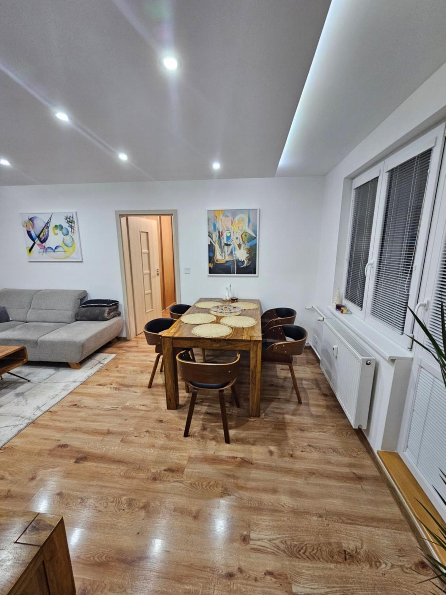 Apartman U Petra บันสกา ชีอาว์นีซา ภายนอก รูปภาพ
